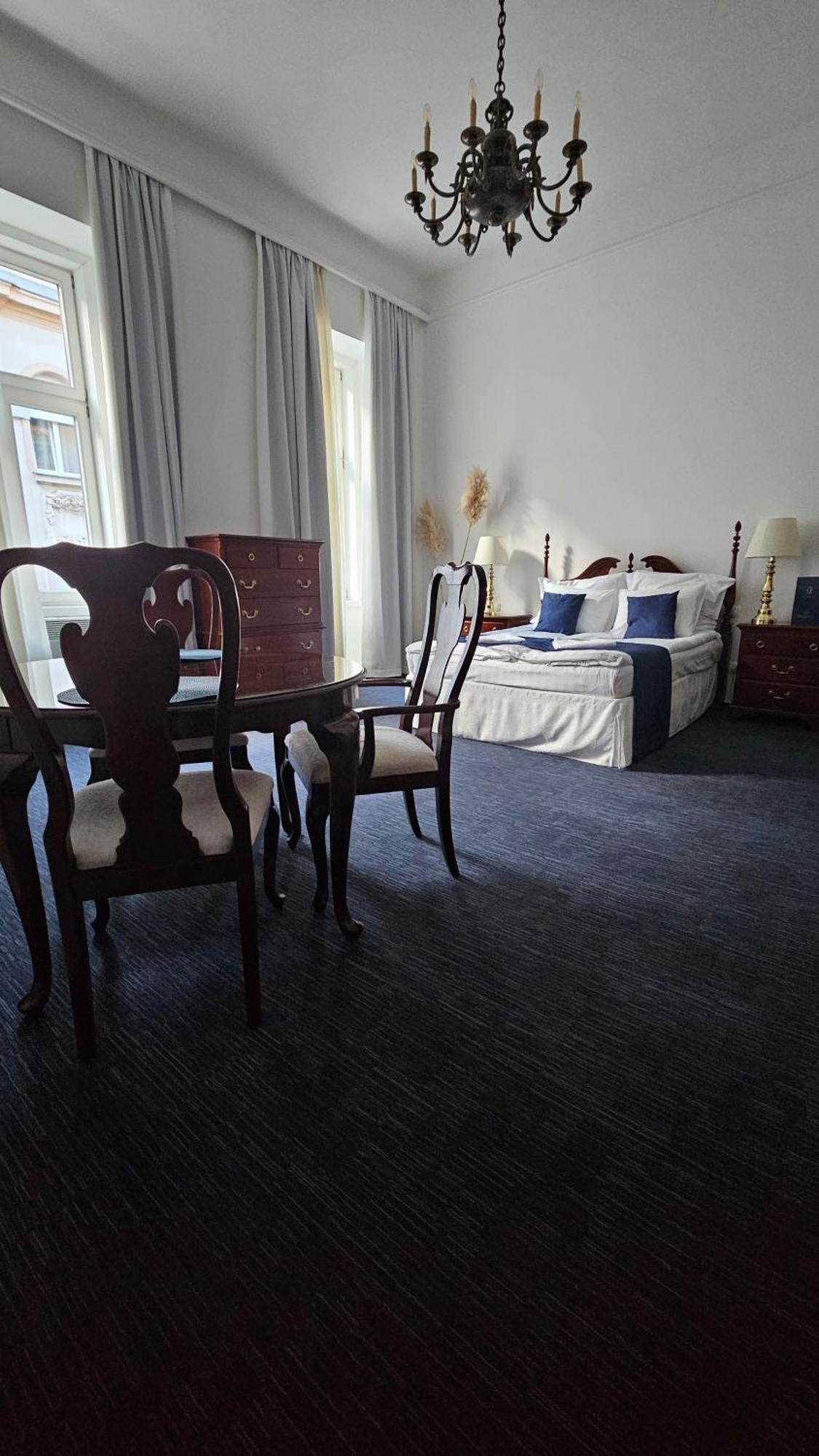 Opera16 Guestrooms بودابست المظهر الخارجي الصورة